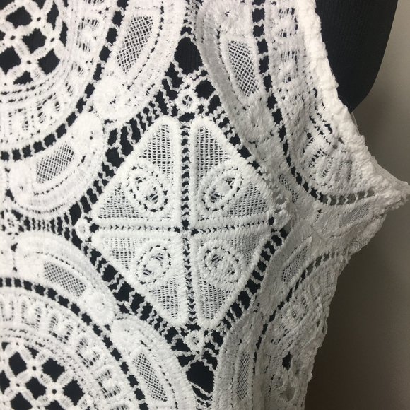 A.Peach - White Lace Top - M - Picture 4 of 9